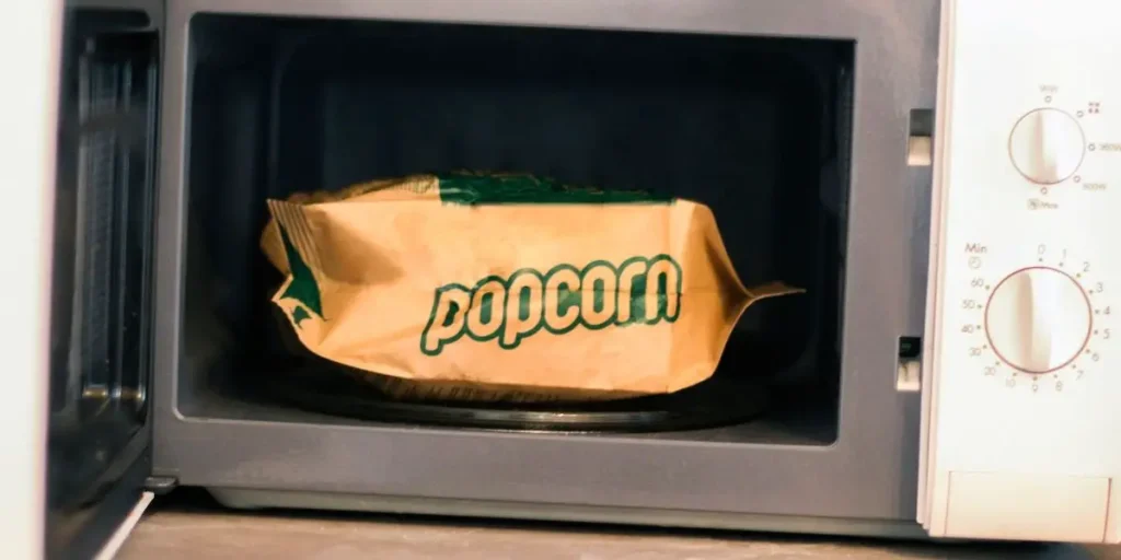 How Long to Microwave Popcorn