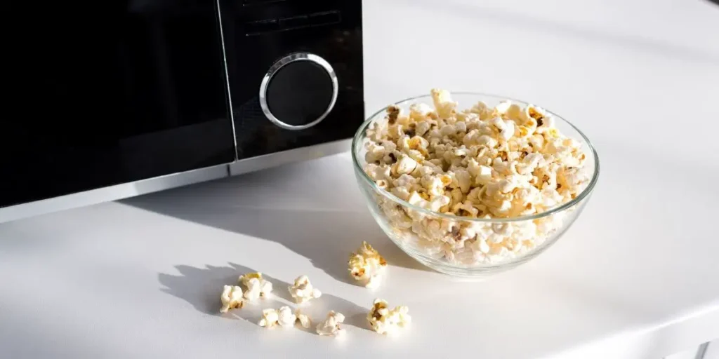 how long to microwave popcorn	